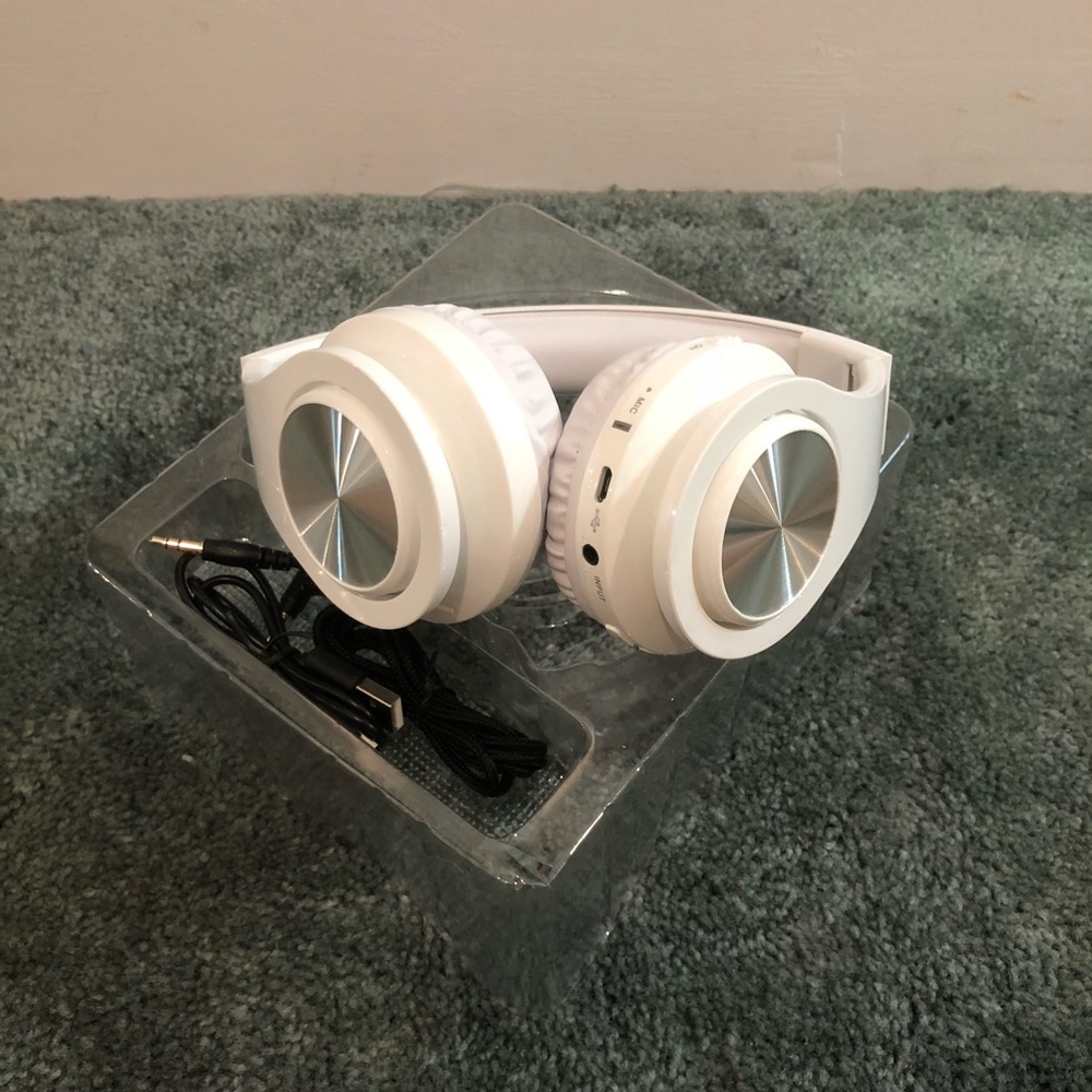 Bluetooth Headset - Picture 2 of 6